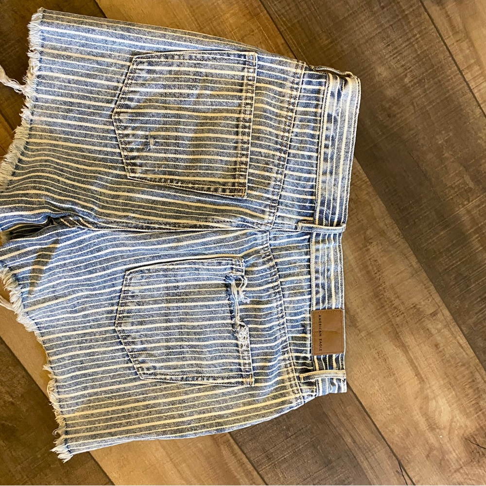 American Eagle women’s 90’s Boyfriend fit